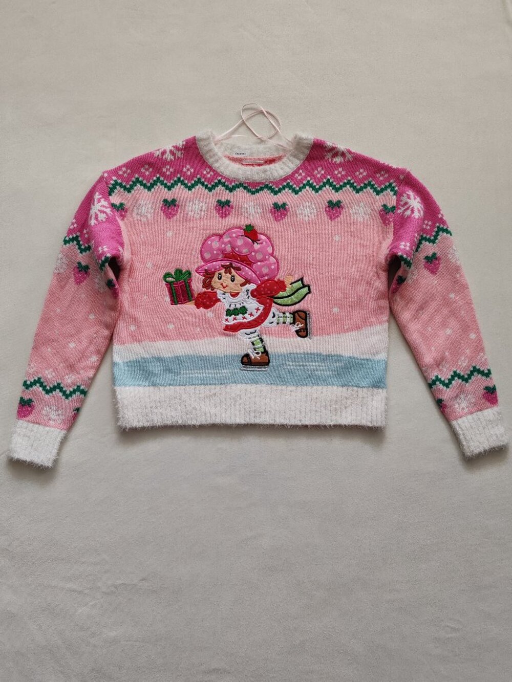 Strawberry Shortcake Christmas Sweater XS Pink Ice Skating Snow Berry Knit Fuzzy